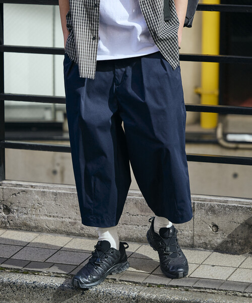FREAK'S STORE(フリークスストア)の「限定展開 Easy Care Fabric ワイドシルエット ポリチノ ツータック スリークウォーター バレルショーツ(その他パンツ・メンズ・チャコールグレー/ネイビー/ベージュ/ブラック/オリーブ・LARGE/MEDIUM/SMALL)」の22枚目の写真