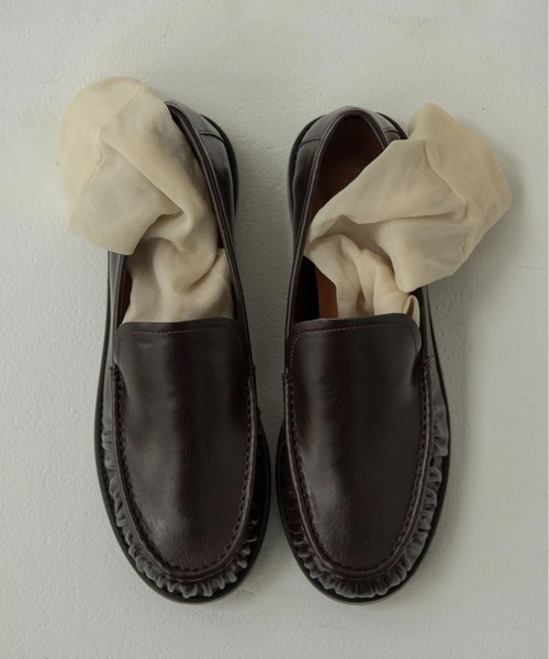lawgy(ラウジー)の「gathered toe accent loafer / ギャザードトゥアクセントローファー(ローファー・レディース・ブラウン/ブラック・SMALL/MEDIUM/LARGE)」の1枚目の写真
