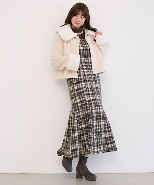 MAJESTIC LEGON(マジェスティックレゴン)の「マルチWAYファー×ビジューコート(その他アウター・レディース・アイボリー・MEDIUM)」の8枚目の写真