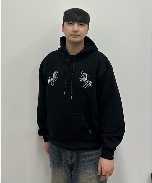 KRUXH(クルクス)の「シルバー ユニコーン刺繍フードパーカー ブラック(パーカー・レディース・その他・1/2)」の8枚目の写真