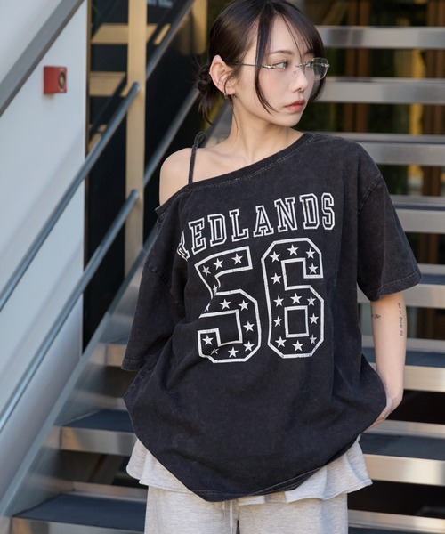 WEGO(ウィゴー)の「WEGO/2WAYグラフィックワンショルBIGT(Tシャツ/カットソー・レディース・その他6/その他4/その他1/その他2/その他3/その他5/その他8/その他7/その他9/その他11/その他12/その他10/その他13・FREE)」の2枚目の写真