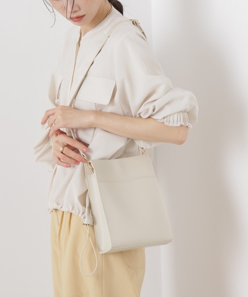 NANO universe（ナノユニバース）の「スクエアミニショルダーバッグ（ショルダーバッグ・レディース・ブラック/グレー系その他4・F）」の2枚目の写真