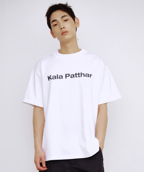 KALAPATTHAR(カラパタール)の「シグネチャーロゴ ルーズフィット Tシャツ - ホワイト(Tシャツ/カットソー・メンズ・その他・MEDIUM/LARGE/X-LARGE)」の3枚目の写真