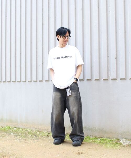 KALAPATTHAR(カラパタール)の「シグネチャーロゴ ルーズフィット Tシャツ - ホワイト(Tシャツ/カットソー・メンズ・その他・MEDIUM/LARGE/X-LARGE)」の12枚目の写真