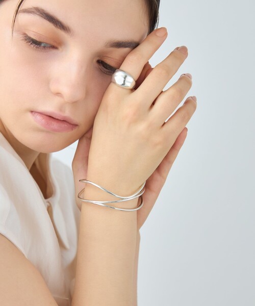 ete（エテ）の「【先行予約】 [ウィーヴ] レイヤード バングル（バングル/リストバンド・レディース・シルバー・FREE）」の6枚目の写真