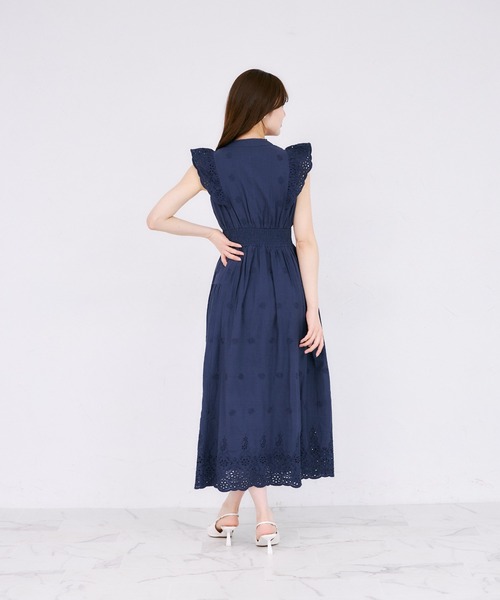 tocco closet(トッコ クローゼット)の「リボン付きパネルフラワーカットワーク刺繍コットンレースワンピース(ワンピース・レディース・オフホワイト/ブルー/ピンク/ネイビー/イエロー・M)」の19枚目の写真