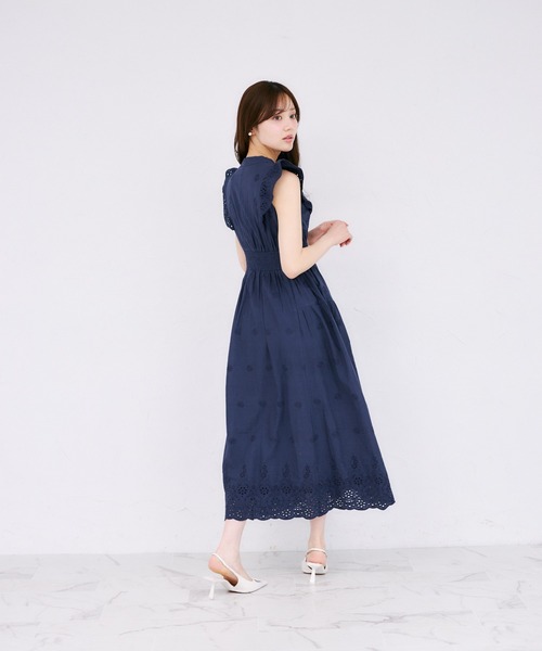 tocco closet(トッコ クローゼット)の「リボン付きパネルフラワーカットワーク刺繍コットンレースワンピース(ワンピース・レディース・オフホワイト/ブルー/ピンク/ネイビー/イエロー・M)」の20枚目の写真