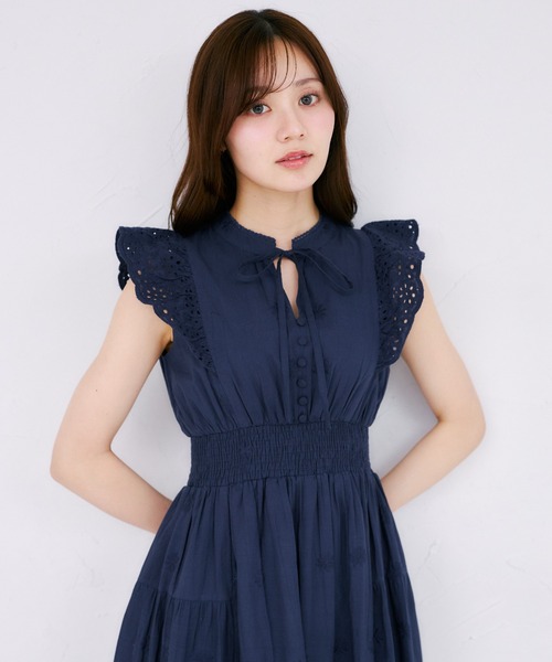 tocco closet(トッコ クローゼット)の「リボン付きパネルフラワーカットワーク刺繍コットンレースワンピース(ワンピース・レディース・オフホワイト/ブルー/ピンク/ネイビー/イエロー・M)」の17枚目の写真