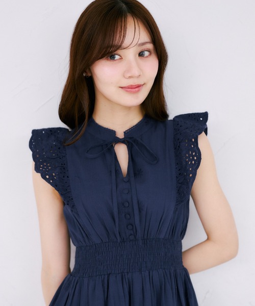 tocco closet(トッコ クローゼット)の「リボン付きパネルフラワーカットワーク刺繍コットンレースワンピース(ワンピース・レディース・オフホワイト/ブルー/ピンク/ネイビー/イエロー・M)」の16枚目の写真
