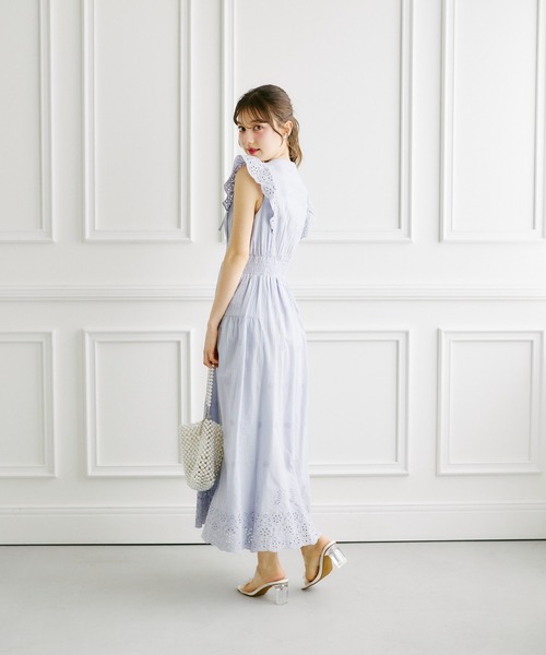tocco closet(トッコ クローゼット)の「リボン付きパネルフラワーカットワーク刺繍コットンレースワンピース(ワンピース・レディース・オフホワイト/ブルー/ピンク/ネイビー/イエロー・M)」の12枚目の写真