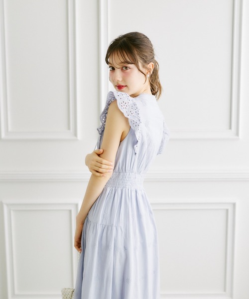 tocco closet(トッコ クローゼット)の「リボン付きパネルフラワーカットワーク刺繍コットンレースワンピース(ワンピース・レディース・オフホワイト/ブルー/ピンク/ネイビー/イエロー・M)」の8枚目の写真