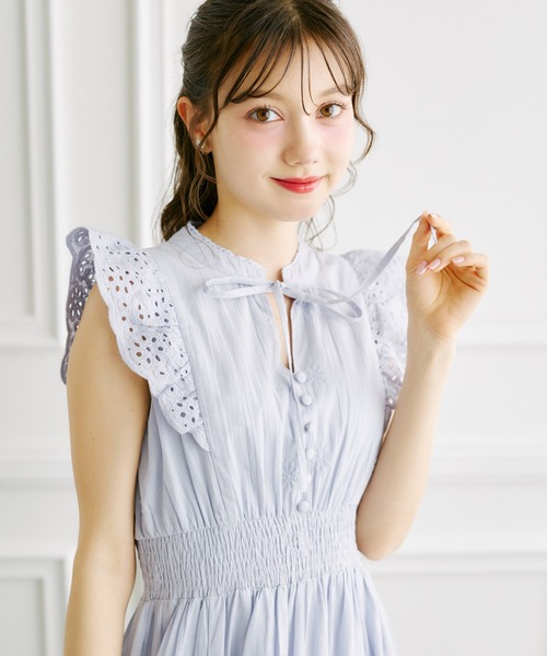 tocco closet(トッコ クローゼット)の「リボン付きパネルフラワーカットワーク刺繍コットンレースワンピース(ワンピース・レディース・オフホワイト/ブルー/ピンク/ネイビー/イエロー・M)」の9枚目の写真