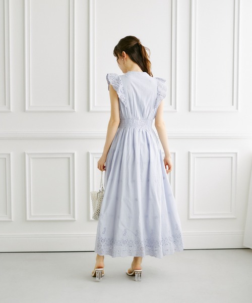 tocco closet(トッコ クローゼット)の「リボン付きパネルフラワーカットワーク刺繍コットンレースワンピース(ワンピース・レディース・オフホワイト/ブルー/ピンク/ネイビー/イエロー・M)」の11枚目の写真