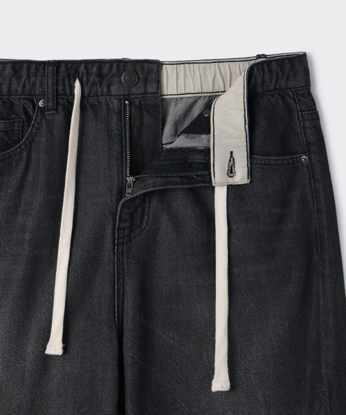 MUSINSA STANDARD WOMAN（ムシンサスタンダードウーマン）の「ウィメンズテンセルワイドバンディングデニムパンツ[ウォッシュドブラック]（デニムパンツ・レディース・その他・24/26/28/30）」の5枚目の写真