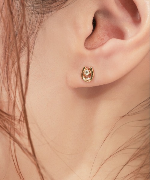 Jewel closet by L&Co.(ジュエルクローゼットバイエルアンドコー)の「K10 ダイヤモンド 馬蹄 ピアス(ピアス(両耳用)・レディース・イエローゴールド・FREE)」の6枚目の写真