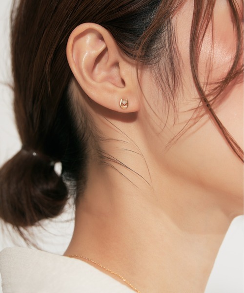 Jewel closet by L&Co.(ジュエルクローゼットバイエルアンドコー)の「K10 ダイヤモンド 馬蹄 ピアス(ピアス(両耳用)・レディース・イエローゴールド・FREE)」の7枚目の写真