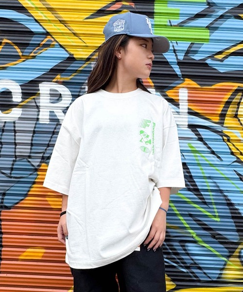 FORGET NEVER(フォーゲットネバー)の「【ムラサキスポーツ限定】FORGET NEVER/フォーゲットネバー コラボレーション 半袖 Tシャツ グラフィックTシャツ 263OO1ST944FN(Tシャツ/カットソー・メンズ・ホワイト/ブラック・M/XL/L)」の3枚目の写真