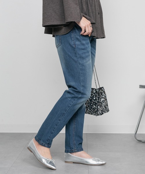 RCD(アールシーディー)の「ヴェンテージ加工 テーパードデニムパンツ(デニムパンツ・レディース・ブルー/ネイビー・M/LL/L)」の7枚目の写真
