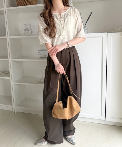 classicalelf(クラシカルエルフ)の「シアー花柄ジャガードで魅せる大人のこなれ感。総柄シアーヘンリートップス(半袖)(Tシャツ/カットソー・レディース・ブラック/オフホワイト/グレイッシュベージュ/チャコール・SMALL/MEDIUM/LARGE/X-LARGE)」の22枚目の写真