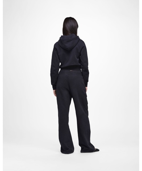 MARC JACOBS(マークジェイコブス)の「【NEW】POP J MARC CROPPED ZIP-UP/ポップ Jマーク クロップド ジップアップ(パーカー・レディース・ブラック×ゴールド・M/S/XS)」の5枚目の写真