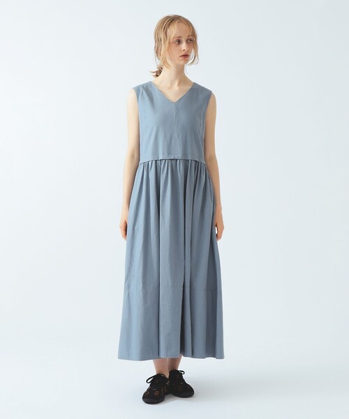 Ray BEAMS（レイビームス）の「【8/6 再値下げ】ギャザー キリカエ Vネック ノースリーブ ワンピース（ワンピース・レディース・ダークブラウン/ライトブルー/ブラック・0/1）」の22枚目の写真
