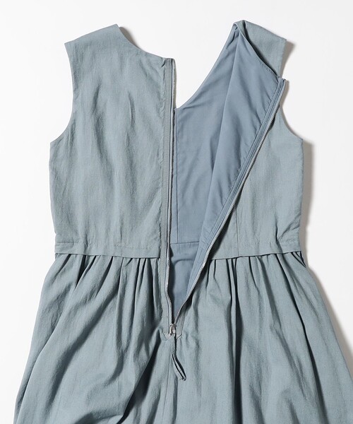 Ray BEAMS（レイビームス）の「【8/6 再値下げ】ギャザー キリカエ Vネック ノースリーブ ワンピース（ワンピース・レディース・ダークブラウン/ライトブルー/ブラック・0/1）」の7枚目の写真