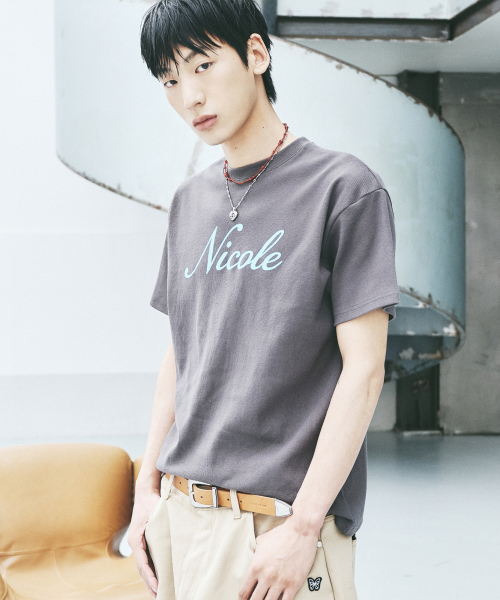 NICK&NICOLE(ニックアンドニコール)の「NICOLE LETTERING RIBBED SLIM T-SHIRT_CHARCOAL(Tシャツ/カットソー・メンズ・その他・MEDIUM/LARGE)」の2枚目の写真