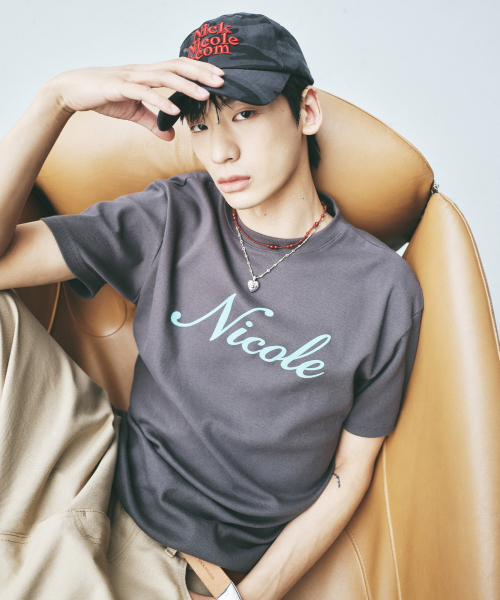 NICK&NICOLE(ニックアンドニコール)の「NICOLE LETTERING RIBBED SLIM T-SHIRT_CHARCOAL(Tシャツ/カットソー・メンズ・その他・MEDIUM/LARGE)」の3枚目の写真