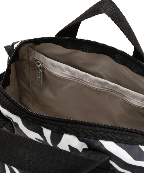LeSportsac(レスポートサック)の「MINI DUFFEL CROSSBODY クリームブラックゼブラ(ショルダーバッグ・レディース・ブラック・FREE)」の14枚目の写真