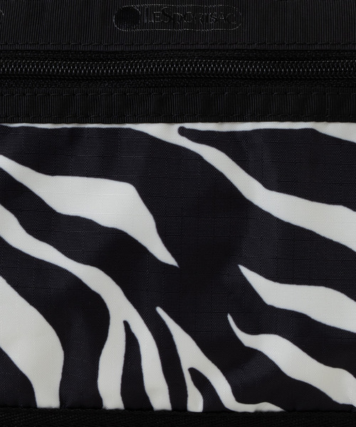 LeSportsac(レスポートサック)の「MINI DUFFEL CROSSBODY クリームブラックゼブラ(ショルダーバッグ・レディース・ブラック・FREE)」の16枚目の写真