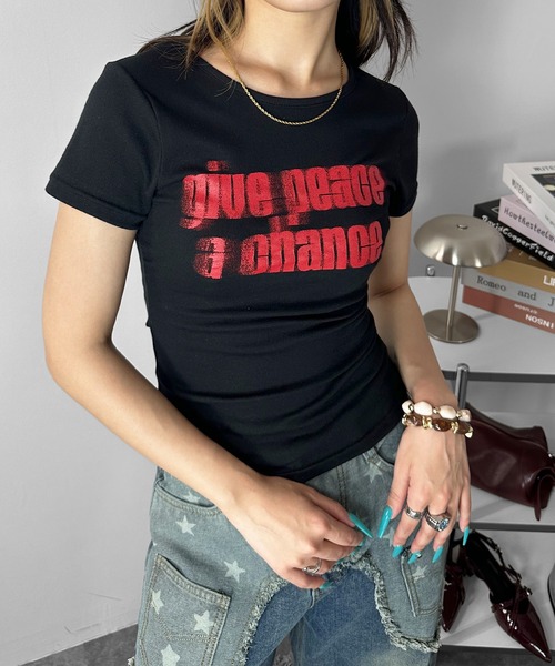MATU:TA(マトゥータ)の「【へそ出したくない人向け】サイドシャーリングブラーTシャツ / プリント レタリング リブ サイドギャザーストリート 韓国 海外ガール Y2K 配色ロゴ ストレッチ 3カラー ブラック アイボリー チャコール(Tシャツ/カットソー・レディース・ブラック/チャコールグレー/アイボリー・FREE)」の9枚目の写真