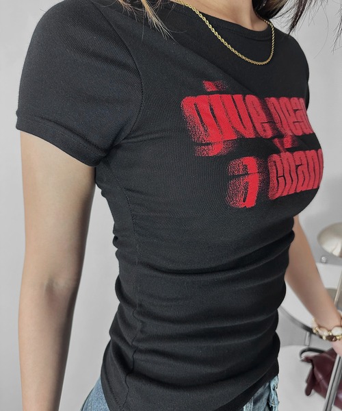 MATU:TA(マトゥータ)の「【へそ出したくない人向け】サイドシャーリングブラーTシャツ / プリント レタリング リブ サイドギャザーストリート 韓国 海外ガール Y2K 配色ロゴ ストレッチ 3カラー ブラック アイボリー チャコール(Tシャツ/カットソー・レディース・ブラック/チャコールグレー/アイボリー・FREE)」の13枚目の写真