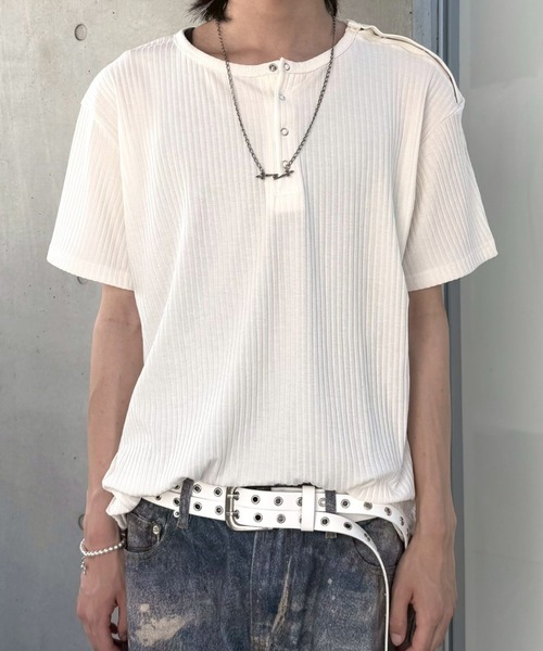 Never mind the XU / Chikashitsu+(ネバーマインド ザ エックスユー / チカシツプラス)の「【nmtc+】Shoulder Henley Eyelet Tee / 【エヌエムティーシープラス】アイレットヘンリーネックTシャツ(Tシャツ/カットソー・メンズ・ブラック/チャコール/アイボリー・ONE SIZE)」の10枚目の写真