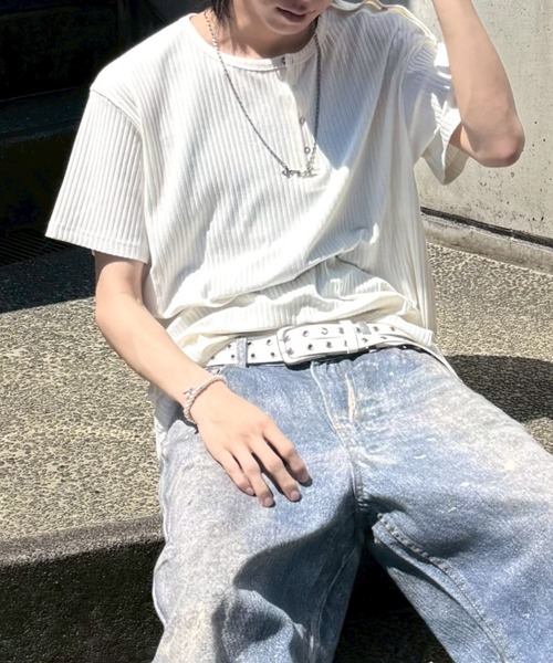 Never mind the XU / Chikashitsu+(ネバーマインド ザ エックスユー / チカシツプラス)の「【nmtc+】Shoulder Henley Eyelet Tee / 【エヌエムティーシープラス】アイレットヘンリーネックTシャツ(Tシャツ/カットソー・メンズ・ブラック/チャコール/アイボリー・ONE SIZE)」の6枚目の写真