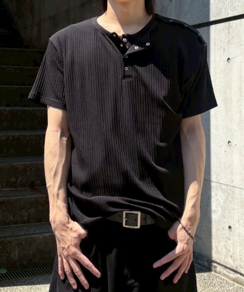 Never mind the XU / Chikashitsu+(ネバーマインド ザ エックスユー / チカシツプラス)の「【nmtc+】Shoulder Henley Eyelet Tee / 【エヌエムティーシープラス】アイレットヘンリーネックTシャツ(Tシャツ/カットソー・メンズ・ブラック/チャコール/アイボリー・ONE SIZE)」の19枚目の写真