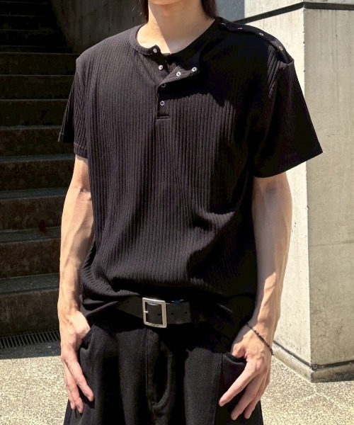 Never mind the XU / Chikashitsu+(ネバーマインド ザ エックスユー / チカシツプラス)の「【nmtc+】Shoulder Henley Eyelet Tee / 【エヌエムティーシープラス】アイレットヘンリーネックTシャツ(Tシャツ/カットソー・メンズ・ブラック/チャコール/アイボリー・ONE SIZE)」の20枚目の写真