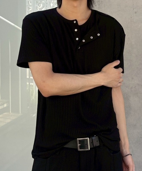 Never mind the XU / Chikashitsu+(ネバーマインド ザ エックスユー / チカシツプラス)の「【nmtc+】Shoulder Henley Eyelet Tee / 【エヌエムティーシープラス】アイレットヘンリーネックTシャツ(Tシャツ/カットソー・メンズ・ブラック/チャコール/アイボリー・ONE SIZE)」の18枚目の写真