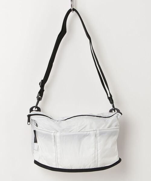 MELO(メロ)の「【MELO】メロ/OVAL SHAPED BAG(Mサイズ) MADE IN USA(New York)(ショルダーバッグ・メンズ・ロイヤルブルー/ホワイト/オレンジ/ブラック/その他/エメラルド・FREE)」の2枚目の写真