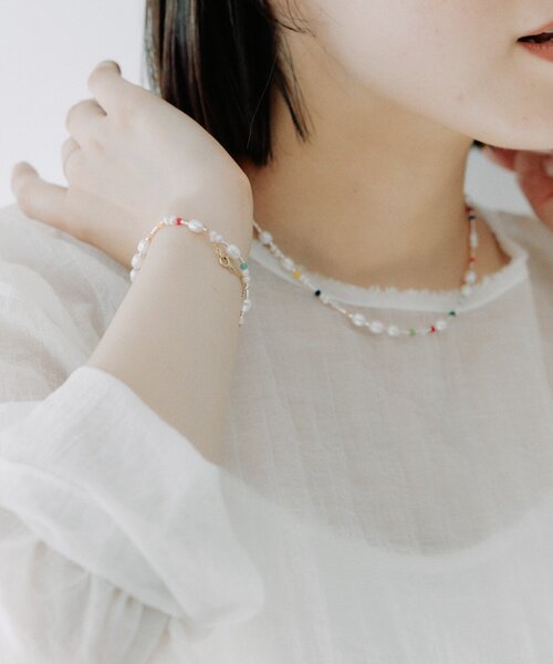 ear PAPILLONNER(イアパピヨネ)の「《スターリングシルバー使用》カラフルパールブレスレット(ブレスレット・レディース・ホワイト・FREE)」の6枚目の写真
