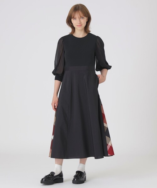 BLUE LABEL CRESTBRIDGE(ブルーレーベルクレストブリッジ)の「シアースリーブニットドッキングドレス(ワンピース・レディース・ブラック/オフホワイト・36/40/38)」の2枚目の写真