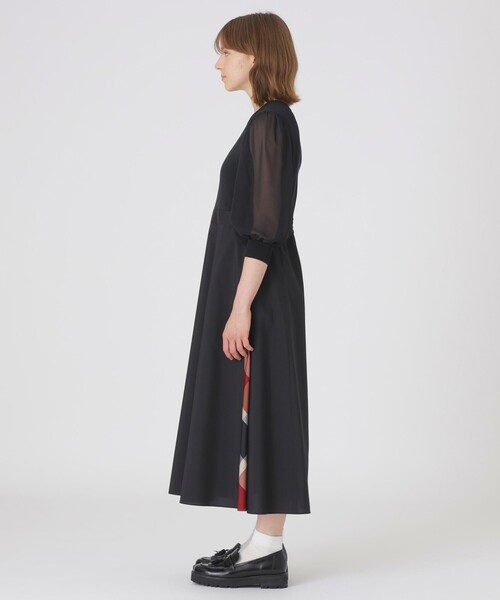 BLUE LABEL CRESTBRIDGE(ブルーレーベルクレストブリッジ)の「シアースリーブニットドッキングドレス(ワンピース・レディース・ブラック/オフホワイト・36/40/38)」の11枚目の写真