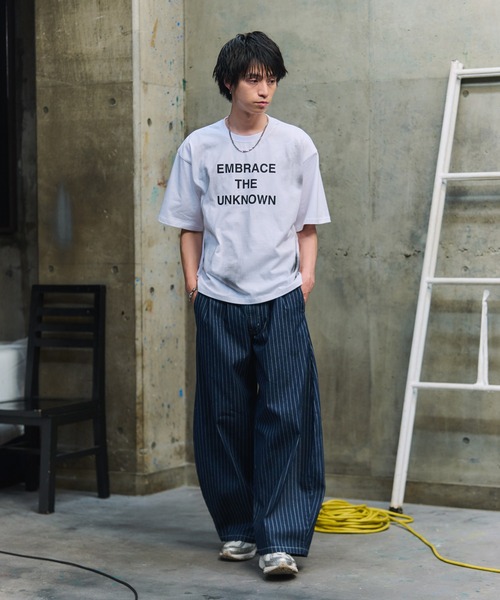 ILL'S(イルズ)の「タック バック刺繍 ストライプパンツ / 2-TUCK BACK EMBROIDERED STRIPE PANTS メンズ ウィメンズ ユニセックス(その他パンツ・メンズ・ブラック/ネイビー・L/M)」の5枚目の写真