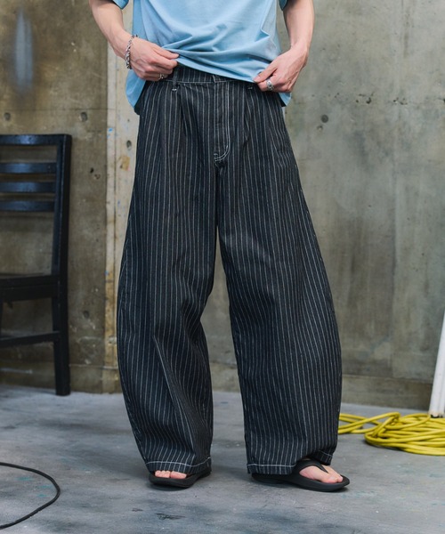 ILL'S(イルズ)の「タック バック刺繍 ストライプパンツ / 2-TUCK BACK EMBROIDERED STRIPE PANTS メンズ ウィメンズ ユニセックス(その他パンツ・メンズ・ブラック/ネイビー・L/M)」の12枚目の写真