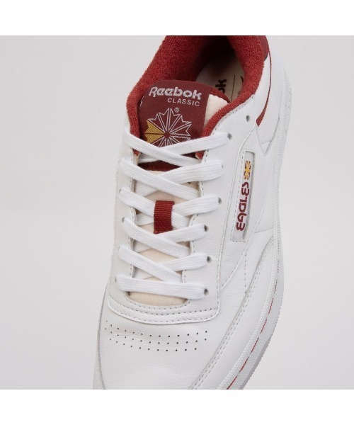 Reebok(リーボック)の「【別注】クラブシー ヴィンテージ イーグルス / CLUB C 85 VINTAGE EAGLES(スニーカー・メンズ・ホワイト×レッド・24.5cm/23.5cm/25.0cm/24.0cm/23.0cm/22.5cm/28.0cm/27.5cm/27.0cm/26.5cm/26.0cm/25.5cm/29.0cm/28.5cm)」の4枚目の写真