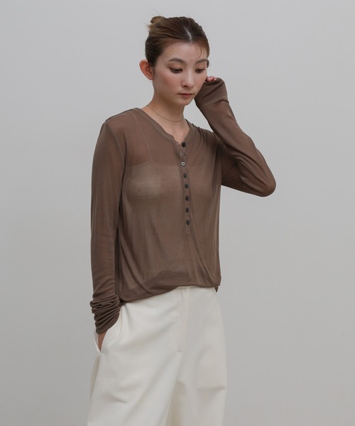 select MOCA(セレクトモカ)の「ボタンデザインシアーヘンリーネックロンT(Tシャツ/カットソー・レディース・オフホワイト/グレー/ブラウン/ブラック・FREE)」の19枚目の写真
