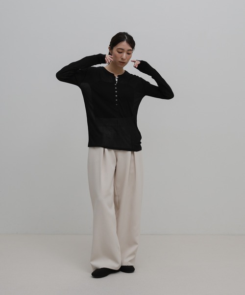 select MOCA(セレクトモカ)の「ボタンデザインシアーヘンリーネックロンT(Tシャツ/カットソー・レディース・オフホワイト/グレー/ブラウン/ブラック・FREE)」の7枚目の写真