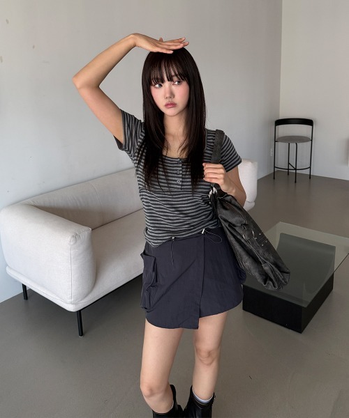 4INT.(フォイント)の「フロントボタン ボーダー パンチング Uネック 半袖 Tシャツ(Tシャツ/カットソー・レディース・ブルー/グレー/チャコール・FREE)」の15枚目の写真