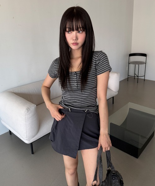 4INT.(フォイント)の「フロントボタン ボーダー パンチング Uネック 半袖 Tシャツ(Tシャツ/カットソー・レディース・ブルー/グレー/チャコール・FREE)」の18枚目の写真
