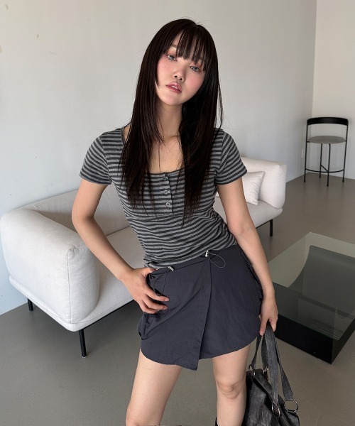 4INT.(フォイント)の「フロントボタン ボーダー パンチング Uネック 半袖 Tシャツ(Tシャツ/カットソー・レディース・ブルー/グレー/チャコール・FREE)」の19枚目の写真
