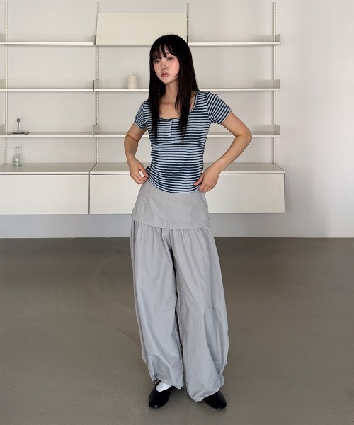 4INT.(フォイント)の「フロントボタン ボーダー パンチング Uネック 半袖 Tシャツ(Tシャツ/カットソー・レディース・ブルー/グレー/チャコール・FREE)」の21枚目の写真